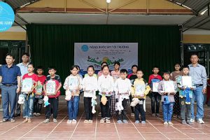 QUỸ TRĂNG XANH – NHỮNG MÓN QUÀ Ý NGHĨA TRAO ĐẾN VỚI HỌC SINH TRƯỜNG THCS MƯỜNG PỒN, ĐIỆN BIÊN