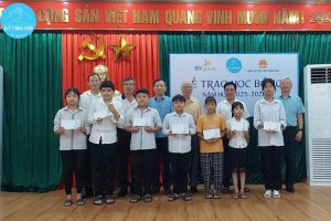 NHỮNG CHUYẾN XE “TRĂNG XANH” CUỐI NĂM: KHI NHỮNG ƯỚC MƠ ĐƯỢC TIẾP SỨC