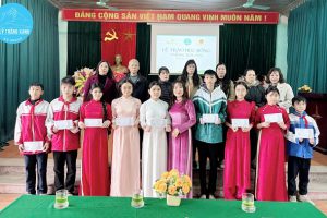 TRAO GỬI YÊU THƯƠNG – TẶNG ÁO DÀI TẾT CHO CÁC EM NHỎ TRĂNG XANH