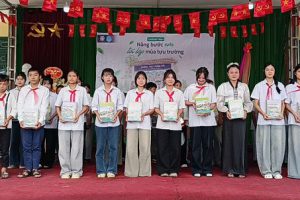 QUỸ TRĂNG XANH – NÂNG BƯỚC EM TỚI TRƯỜNG Ở MƯỜNG PỒN, ĐIỆN BIÊN